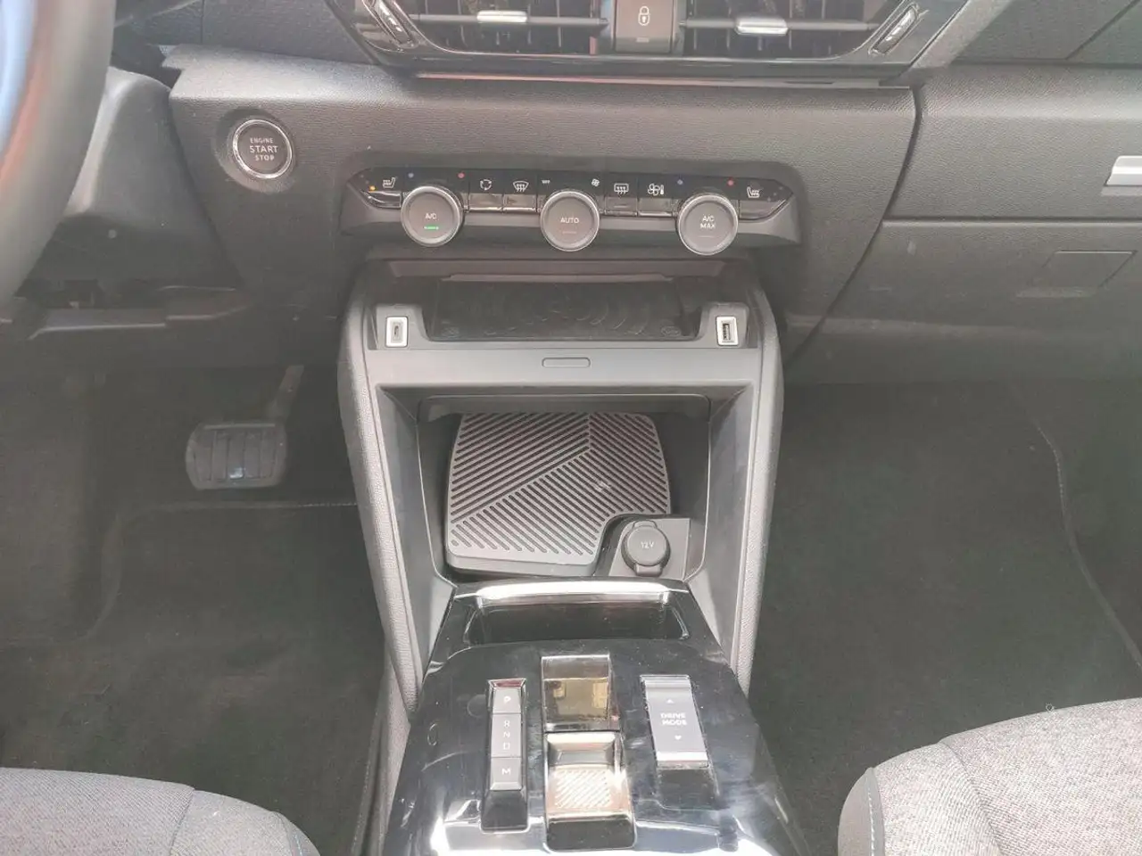 Citroen C4 1.2 NAVI*SHZ*KAMERA*LEDER — معرض صور السيارة 9