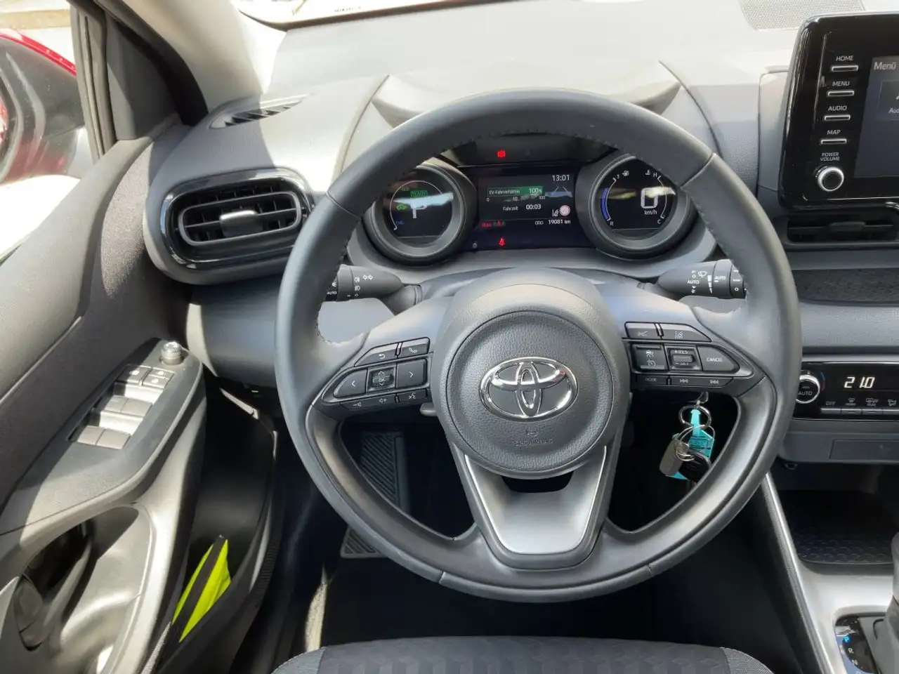 Toyota Yaris 1.5 Hybrid TEAM LED+ACC+APP+PDC+GRA — Vehicle gallery 10
