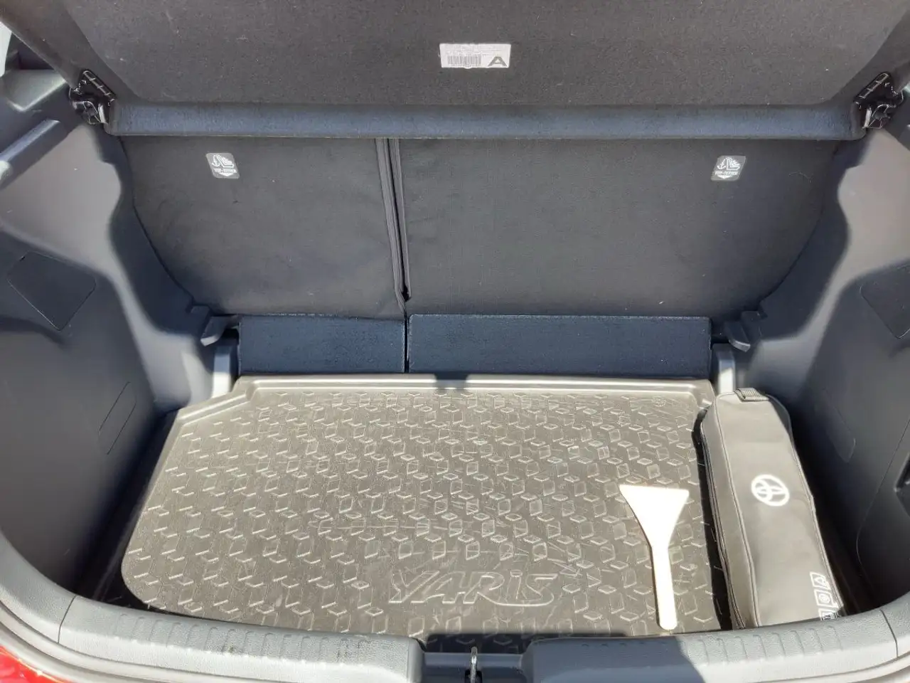 Toyota Yaris 1.5 Hybrid TEAM LED+ACC+APP+PDC+GRA — Vehicle gallery 13