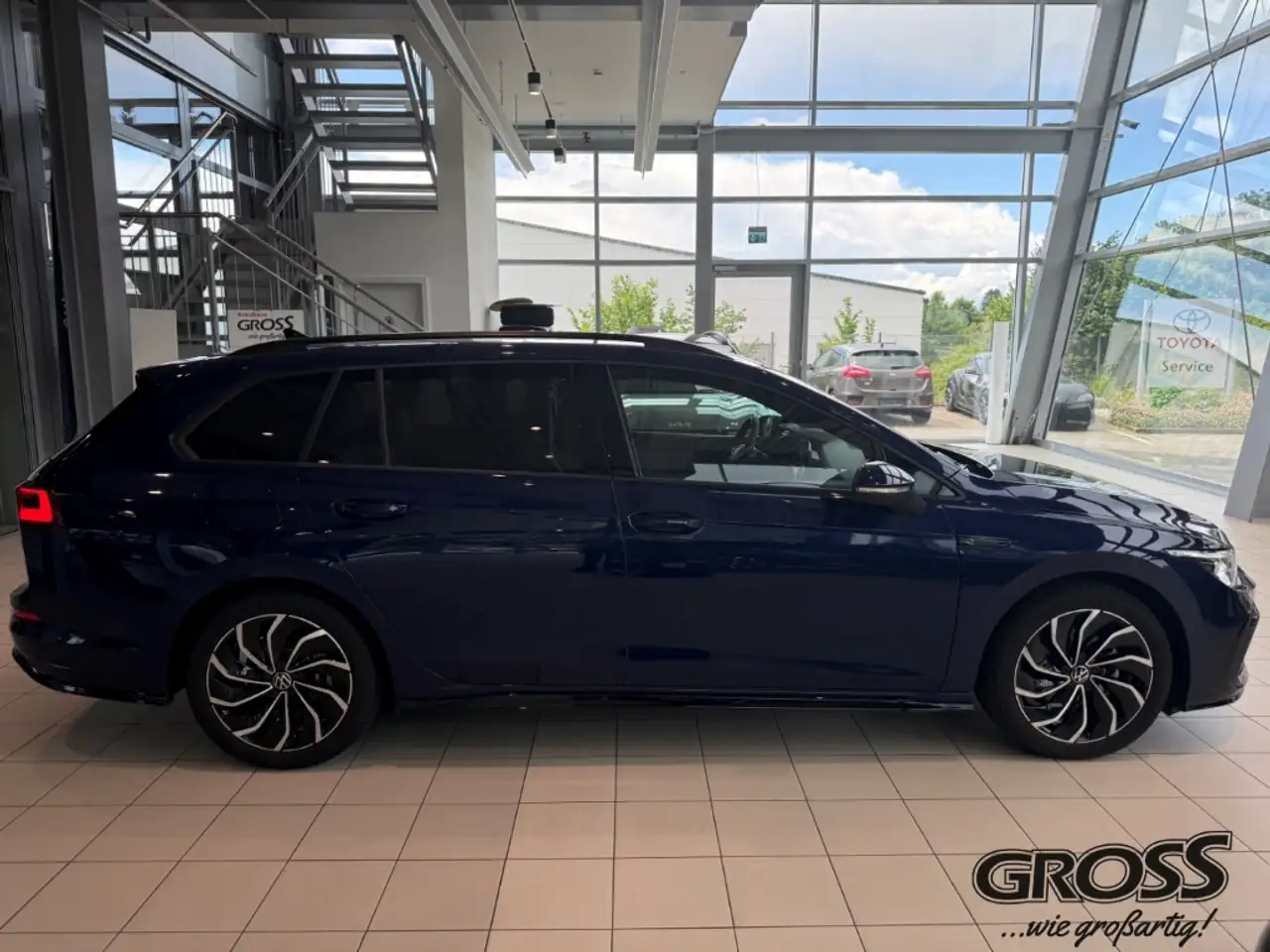 Volkswagen Golf VIII Variant R-Line eTSI 1.5 Automatik, 150 PS, Ne — معرض صور السيارة 4