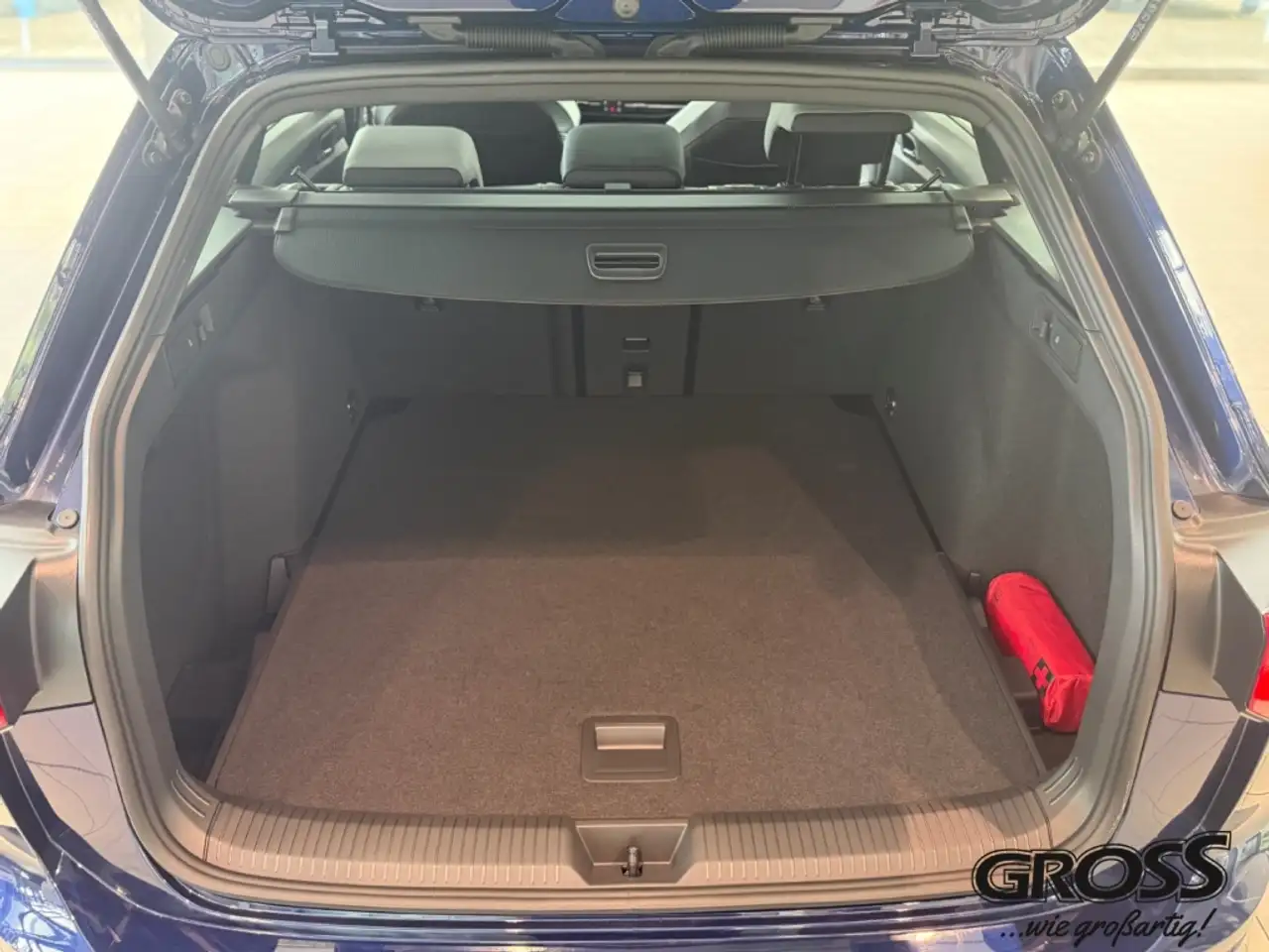 Volkswagen Golf VIII Variant R-Line eTSI 1.5 Automatik, 150 PS, Ne — معرض صور السيارة 8