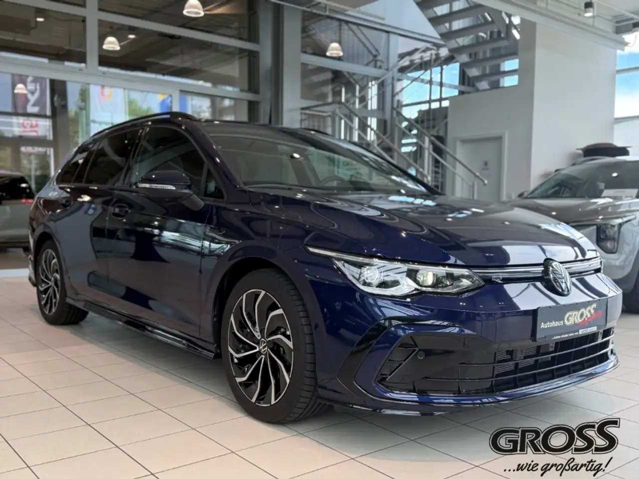 Volkswagen Golf VIII Variant R-Line eTSI 1.5 Automatik, 150 PS, Ne — معرض صور السيارة 3