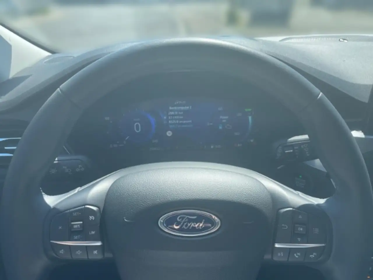Ford Kuga PHEV 2.5 Duratec Titanium X SHZ AHK Kamera — معرض صور السيارة 9