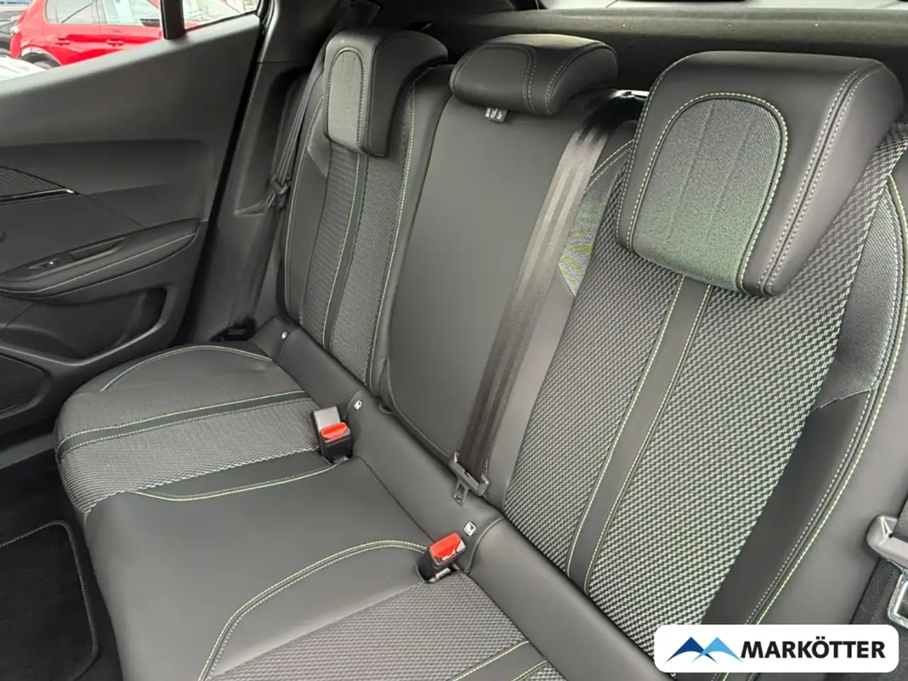 Peugeot 2008 GT 1.2 ACC/BLIS/360°/LED/KLIMA/NAV — معرض صور السيارة 30