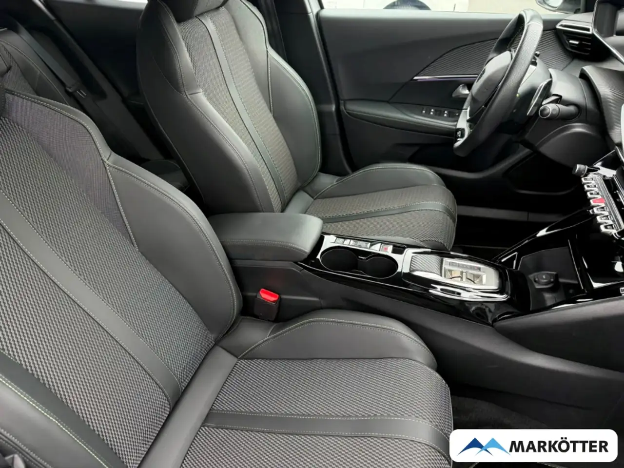 Peugeot 2008 GT 1.2 ACC/BLIS/360°/LED/KLIMA/NAV — معرض صور السيارة 13