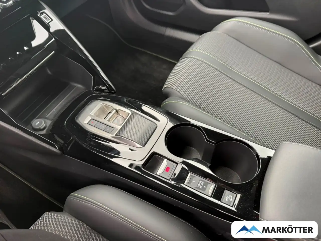 Peugeot 2008 GT 1.2 ACC/BLIS/360°/LED/KLIMA/NAV — معرض صور السيارة 19