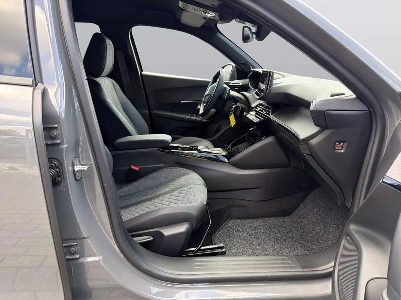 Peugeot 2008 Allure 130 KLIMA+PDC+SITZHZG — معرض صور السيارة 12