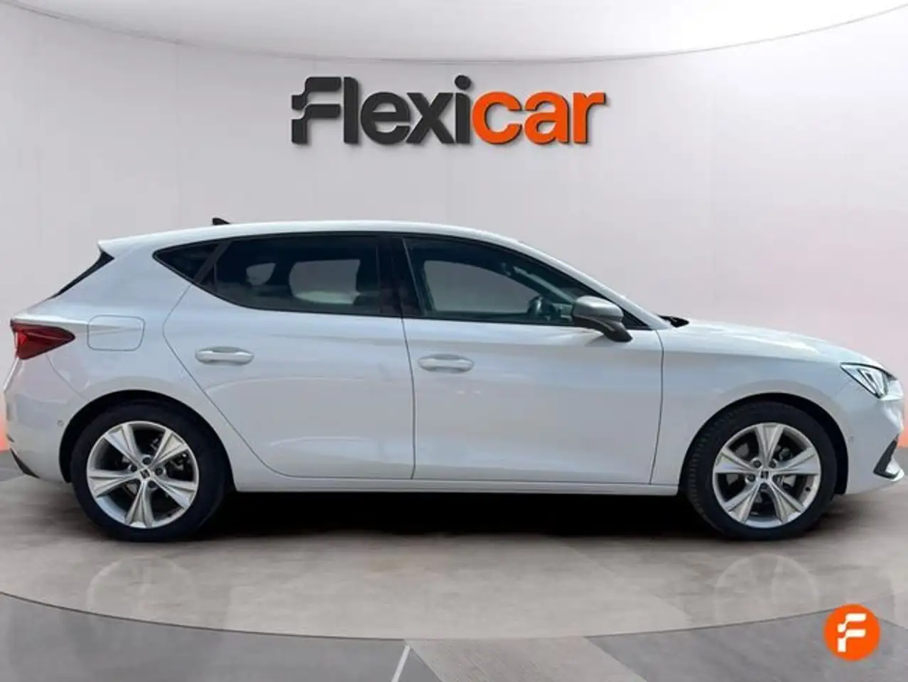 SEAT Leon 1.0 eTSI 81kW DSG-7 S&S FR XL ECO — معرض صور السيارة 3