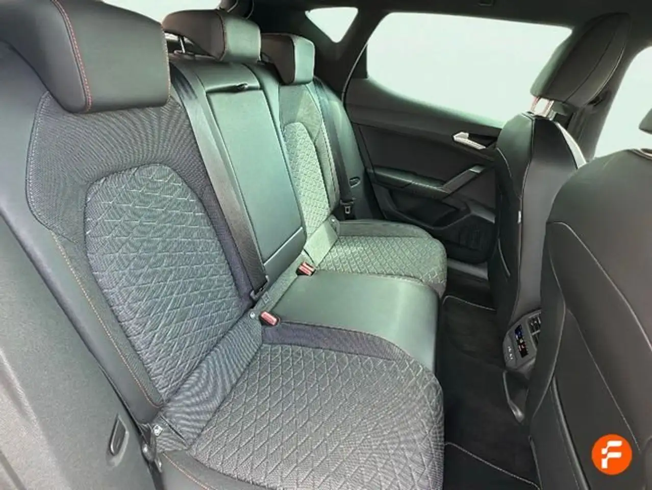 SEAT Leon 1.0 eTSI 81kW DSG-7 S&S FR XL ECO — معرض صور السيارة 11