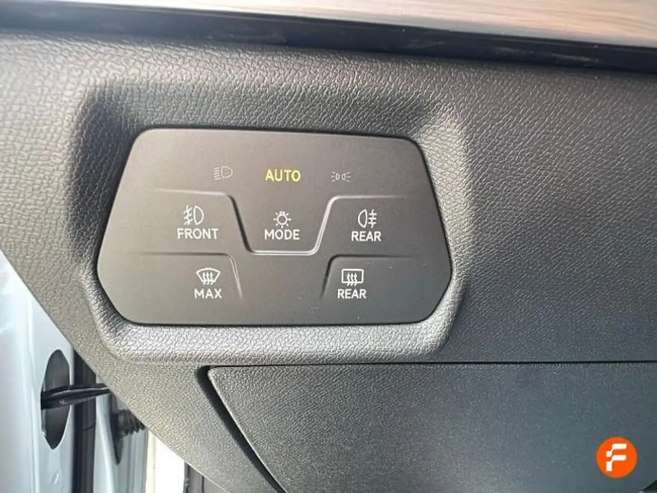 SEAT Leon 1.0 eTSI 81kW DSG-7 S&S FR XL ECO — معرض صور السيارة 17