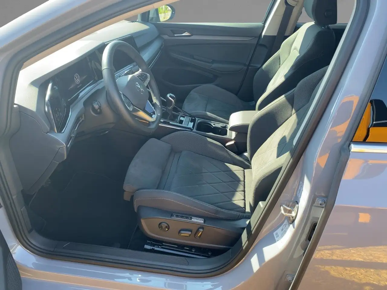 Volkswagen Golf VIII 1.5 TSI Style SHZ*RFK*ACC*LED*Navi*SHZ — Galerie du véhicule 4