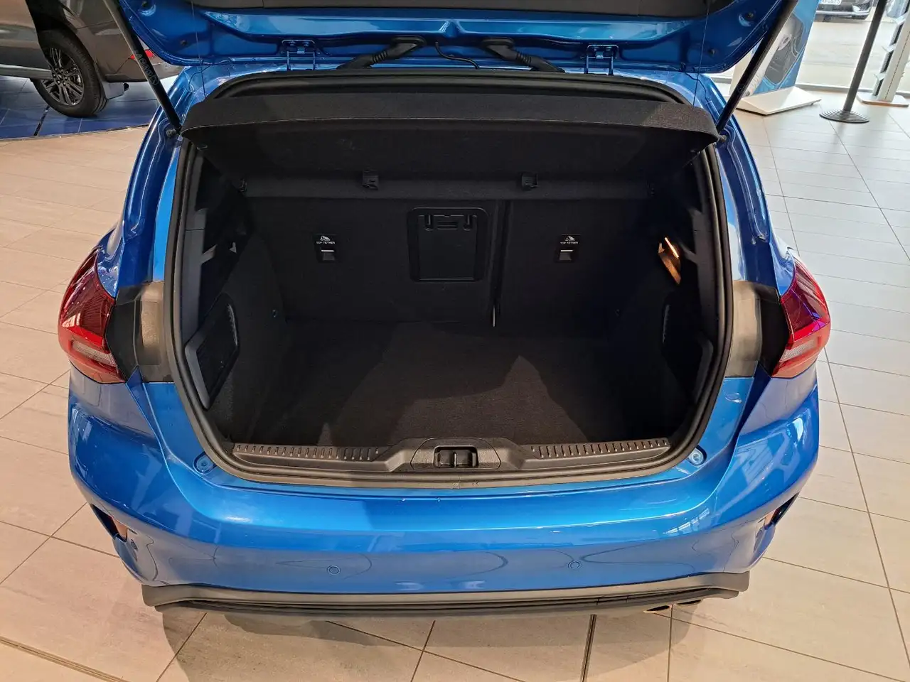 Ford Focus 1.0 EcoBoost ST-Line X LED Navi Pano Kamera — معرض صور السيارة 13