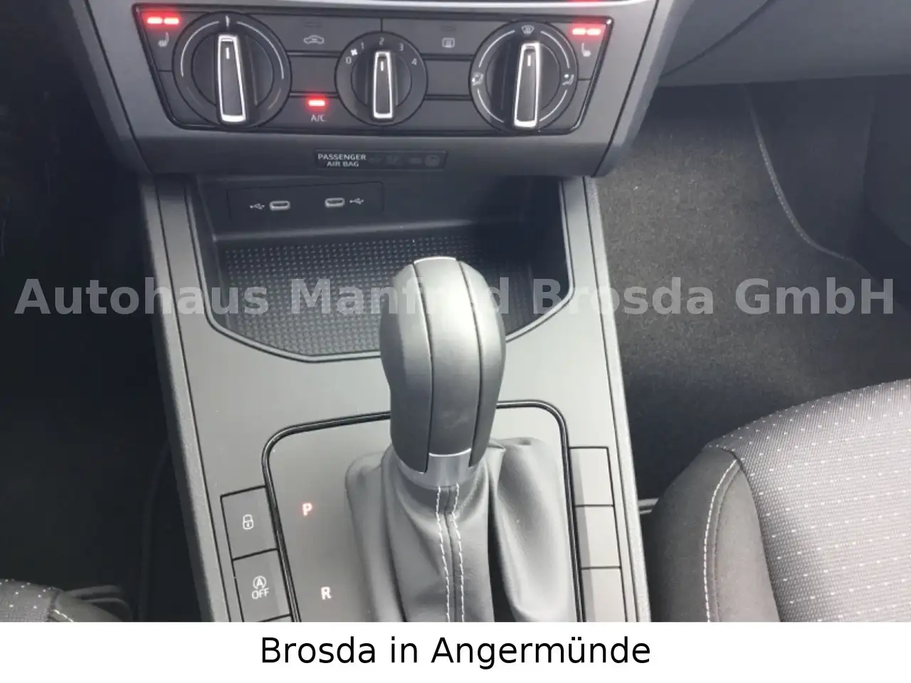 SEAT Ibiza Style mit 25% Rabatt GJR — معرض صور السيارة 16