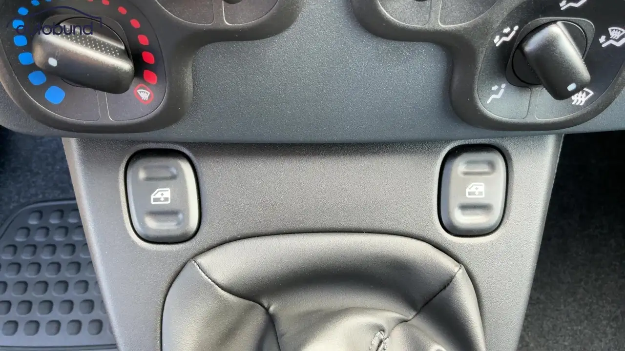 Fiat Panda 1,0 Hybrid (MHEV) Pandina Base NBA PDC SHA — Galería del vehículo 11
