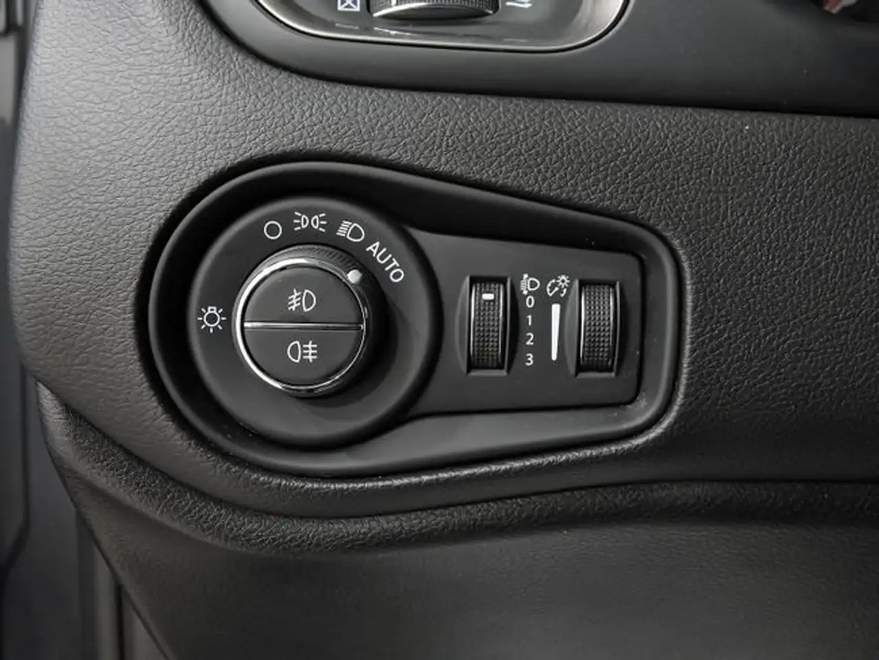 Jeep Renegade Limited 1.0 Gasolina 88 kW (120 CV) — معرض صور السيارة 14