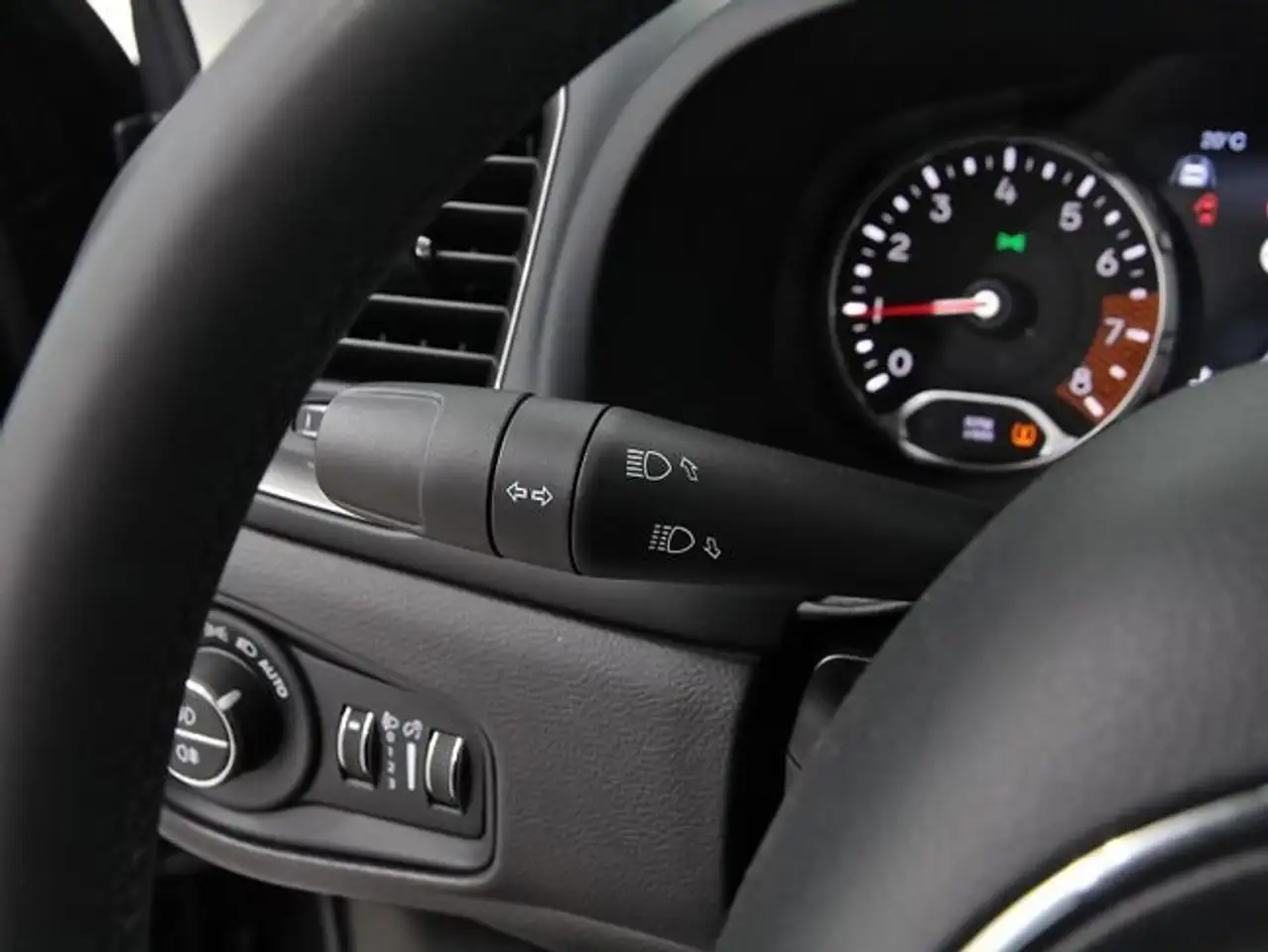 Jeep Renegade Limited 1.0 Gasolina 88 kW (120 CV) — معرض صور السيارة 16