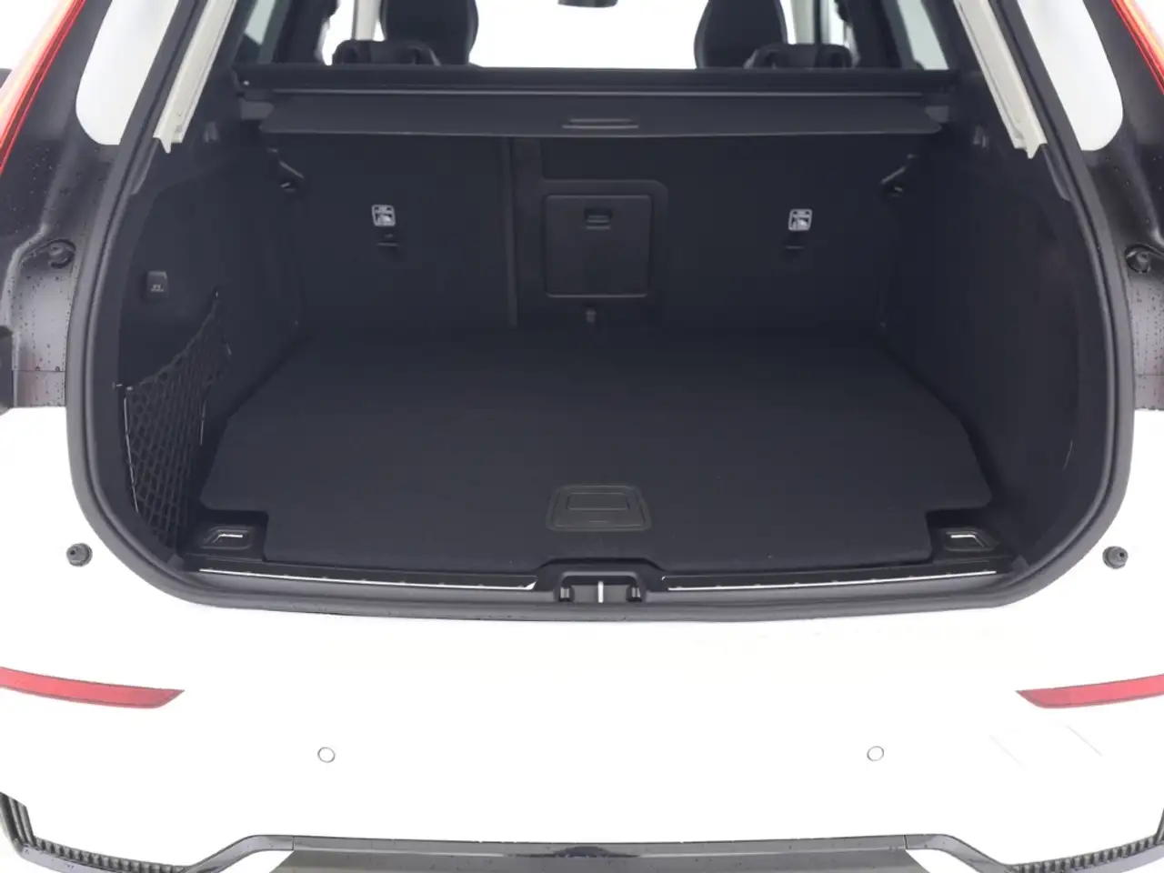 Volvo XC60 Plus Dark Recharge Plug-In Hybrid AWD T6 Twin Engi — معرض صور السيارة 5