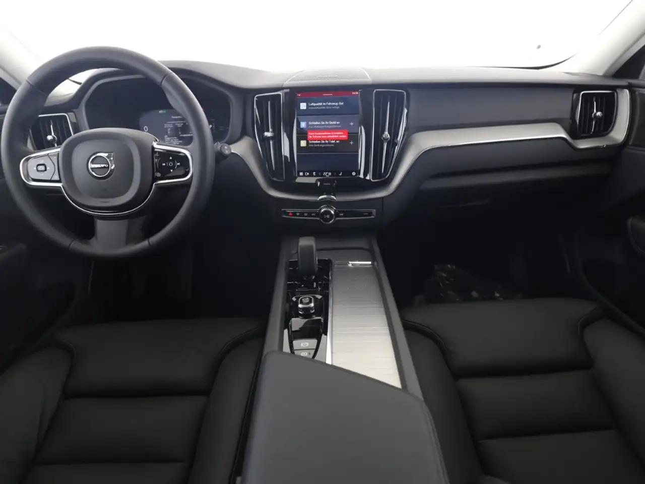 Volvo XC60 Plus Dark Recharge Plug-In Hybrid AWD T6 Twin Engi — معرض صور السيارة 9