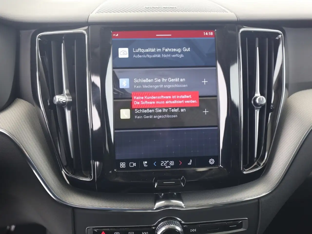 Volvo XC60 Plus Dark Recharge Plug-In Hybrid AWD T6 Twin Engi — معرض صور السيارة 12