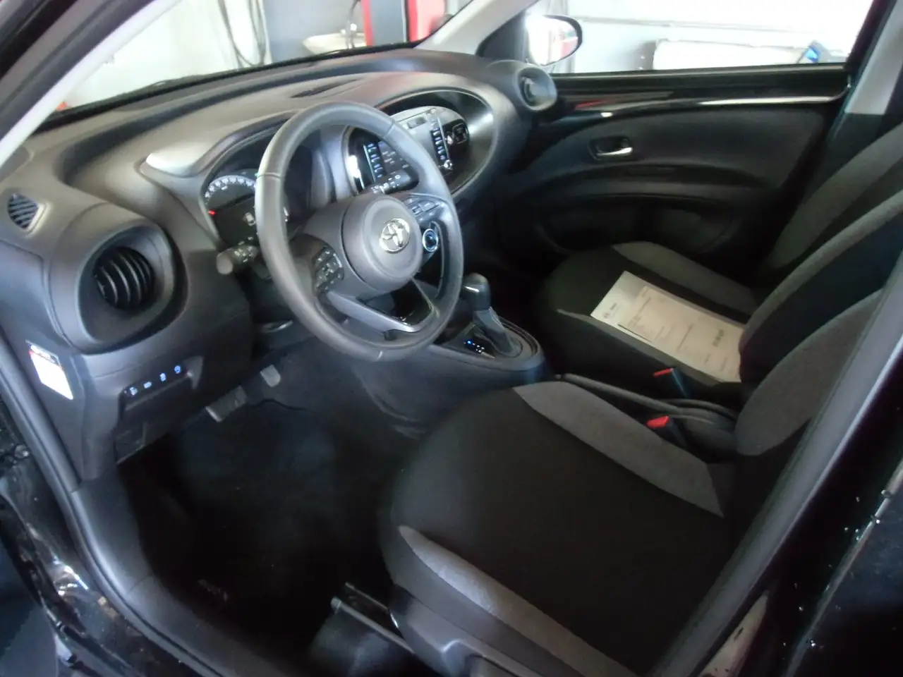 Toyota Aygo X 1.0 VVT-i Comfort Automatik Klima — Galería del vehículo 8
