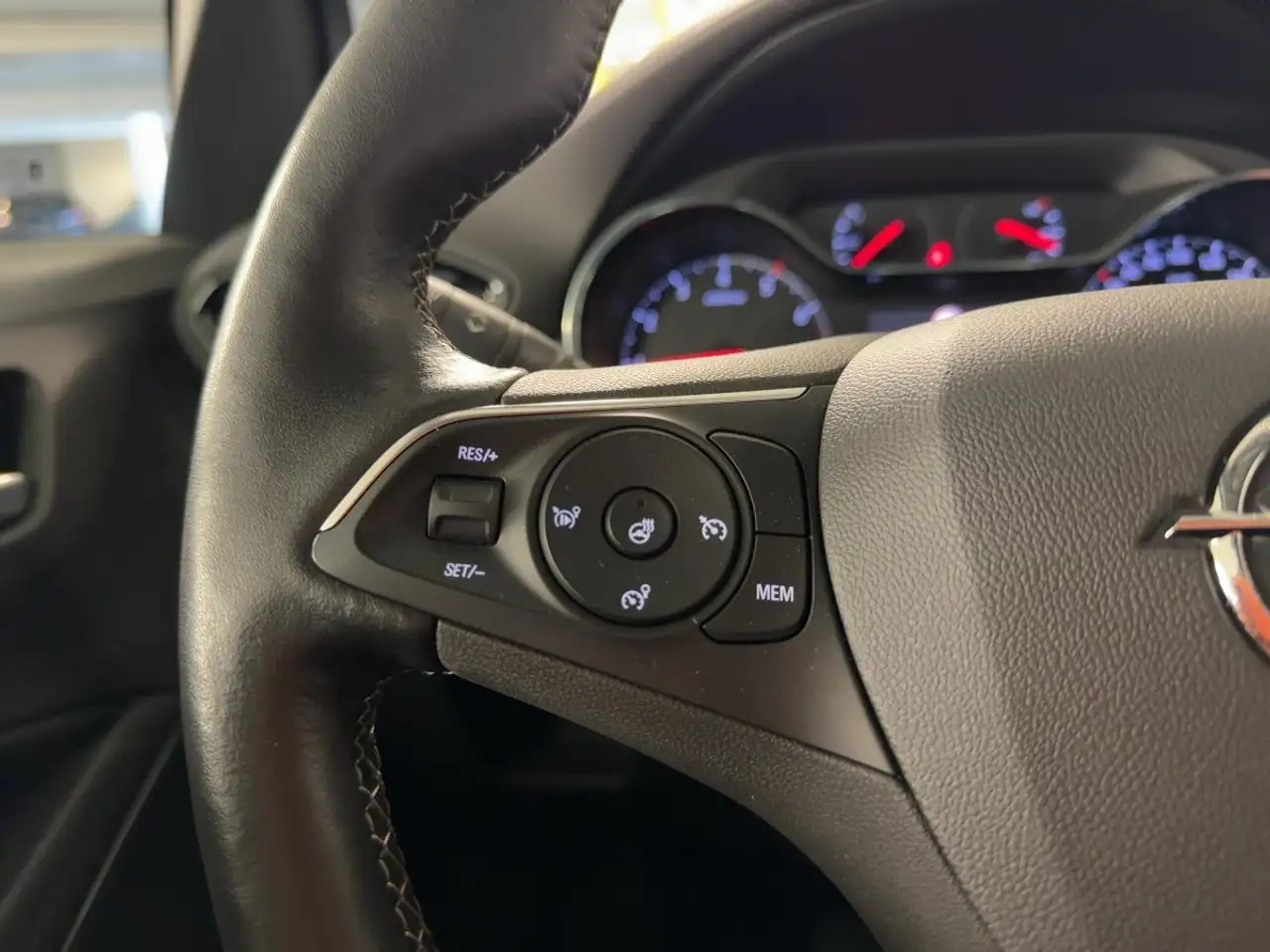 Opel Crossland 1.2 Turbo Elegance Paket LED+Navi+SHZ — معرض صور السيارة 19