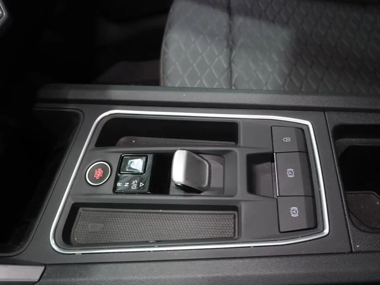 SEAT Leon 1.5 eTSI DSG-7 S&S FR Special Edition 150 — Galería del vehículo 14