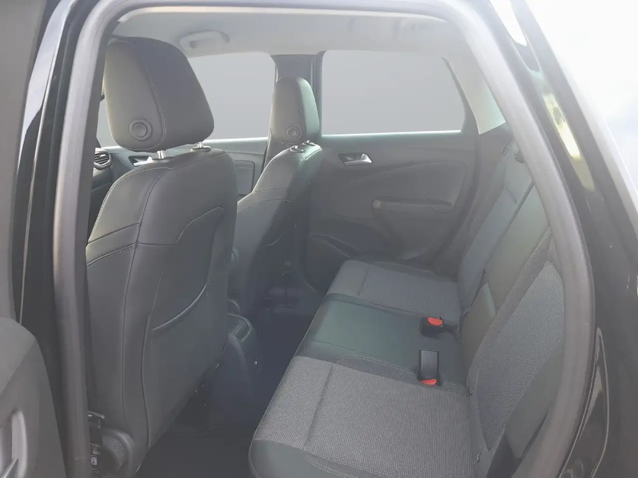 Opel Crossland 1.2 Turbo ELEGANCE LED+Navi+SHZ+Kamera — Galería del vehículo 12