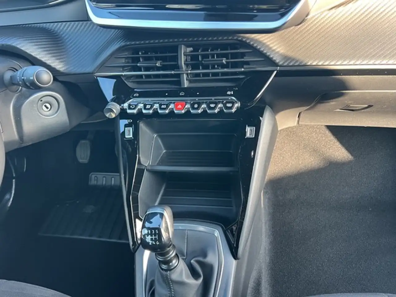 Peugeot 2008 Active NAVI KAM LED CARPLAY — معرض صور السيارة 11