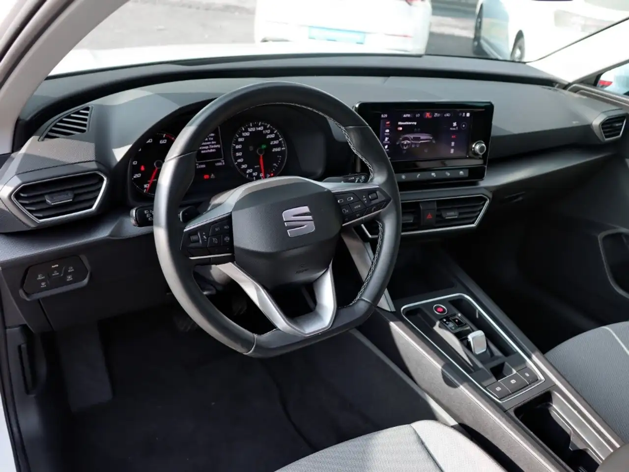 SEAT Leon Style Edition 1.0 eTSI DSG LED/RÜCKFK/FULLINK — Galerie du véhicule 12