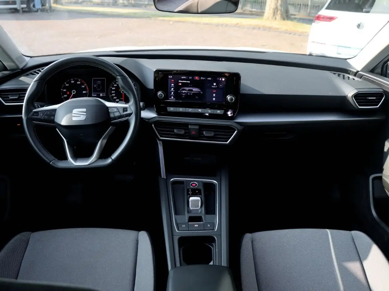 SEAT Leon Style Edition 1.0 eTSI DSG LED/RÜCKFK/FULLINK — Galerie du véhicule 6