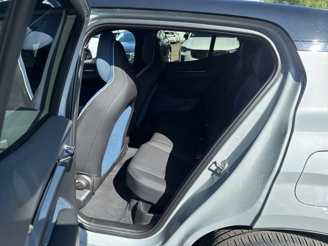 Volvo EX30 Plus Single Motor 2WD Pure Electric Soundsystem Ha — Galería del vehículo 7
