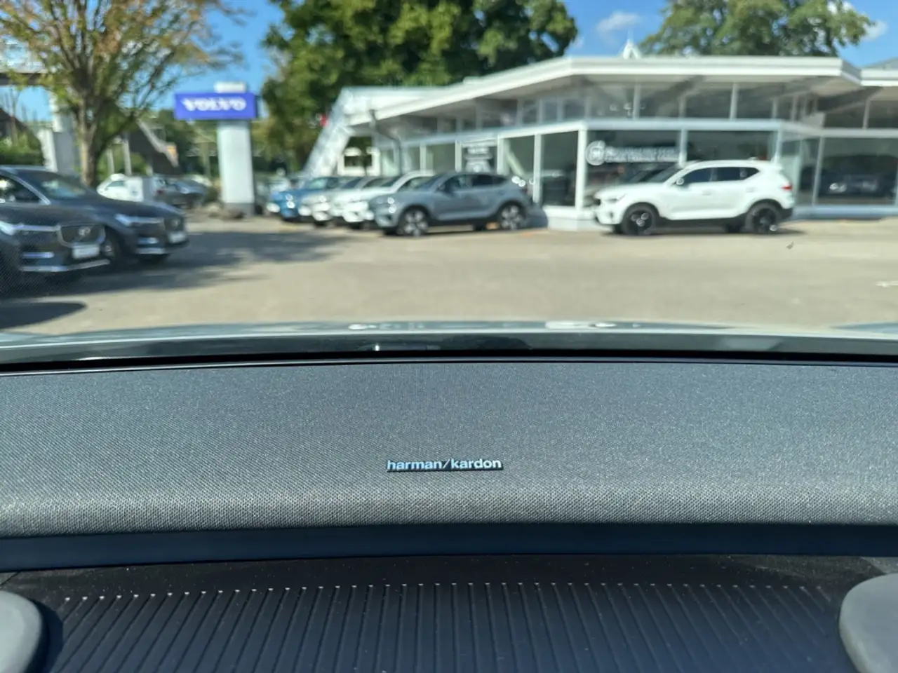 Volvo EX30 Plus Single Motor 2WD Pure Electric Soundsystem Ha — Galería del vehículo 18