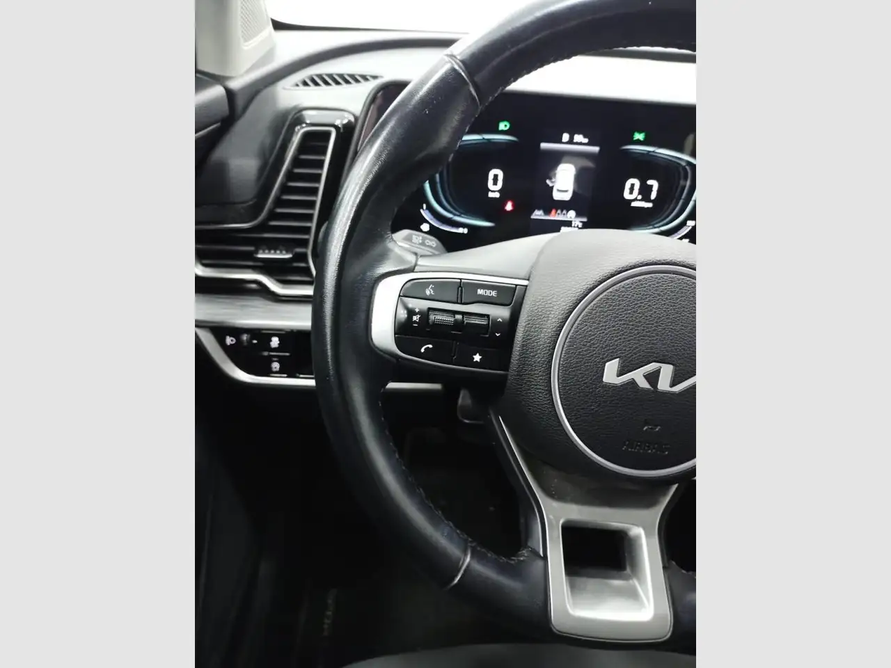 Kia Sportage 1.6 T-GDi MHEV Drive 160CV 4X2 (Pack Design) — معرض صور السيارة 8