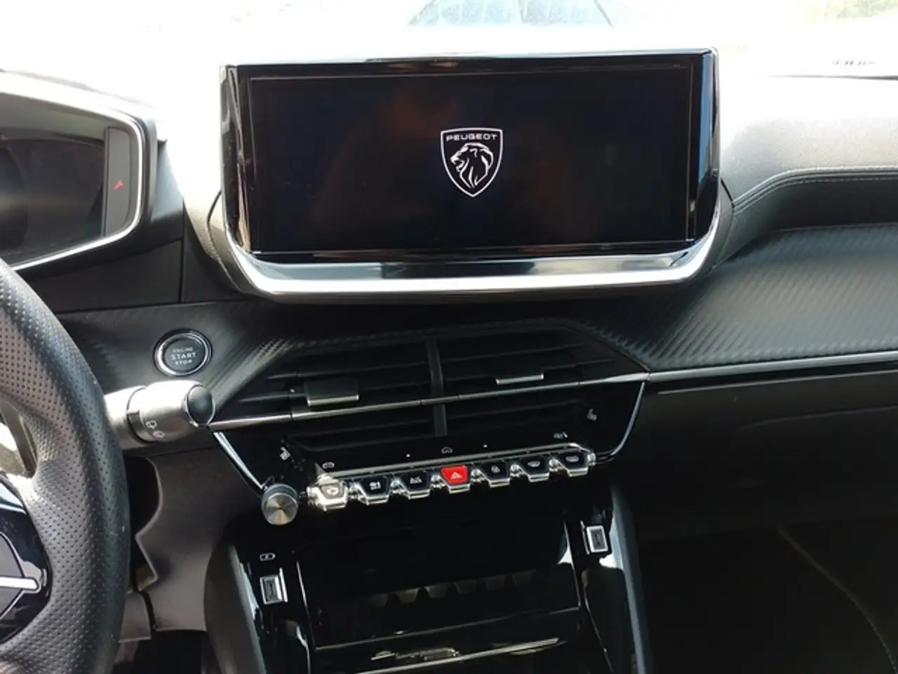 Peugeot 2008 GT PureTech 130 EAT8 — معرض صور السيارة 10