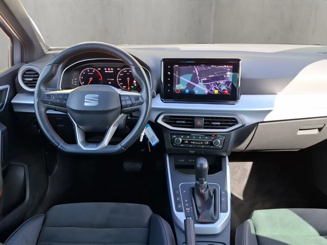 SEAT Arona FR 1.5 TSI 7-Gang Allwetterreifen, Navi, — Galerie du véhicule 14