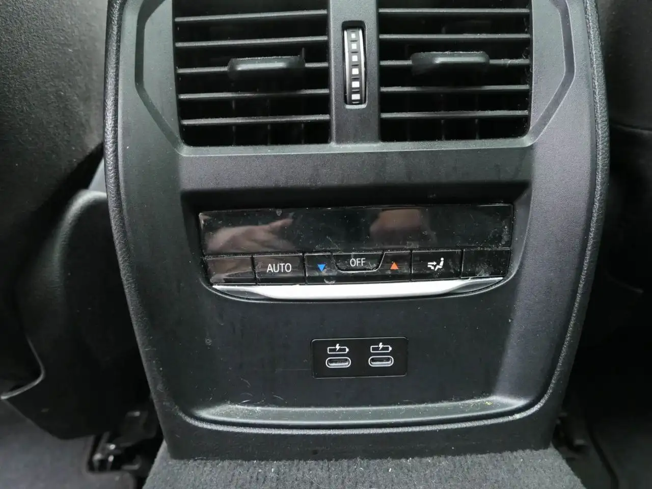 BMW 320 i T. M Sport HUD ACC SuView LiveProf.HiFi AHK — Vehicle gallery 9