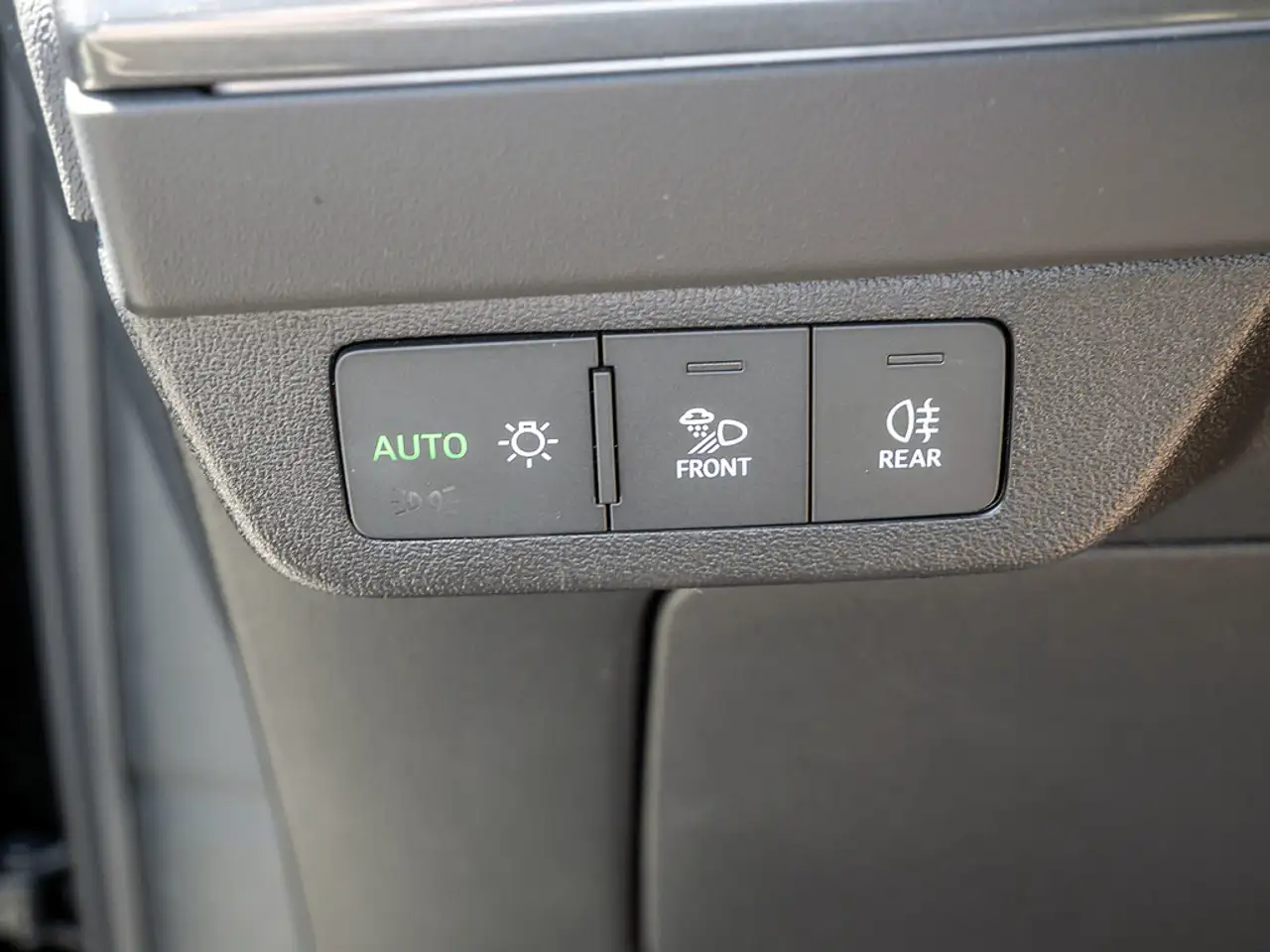 Audi Q4 e-tron 45 NAVI AHK MATRIX-LED 360° SONOS — معرض صور السيارة 12