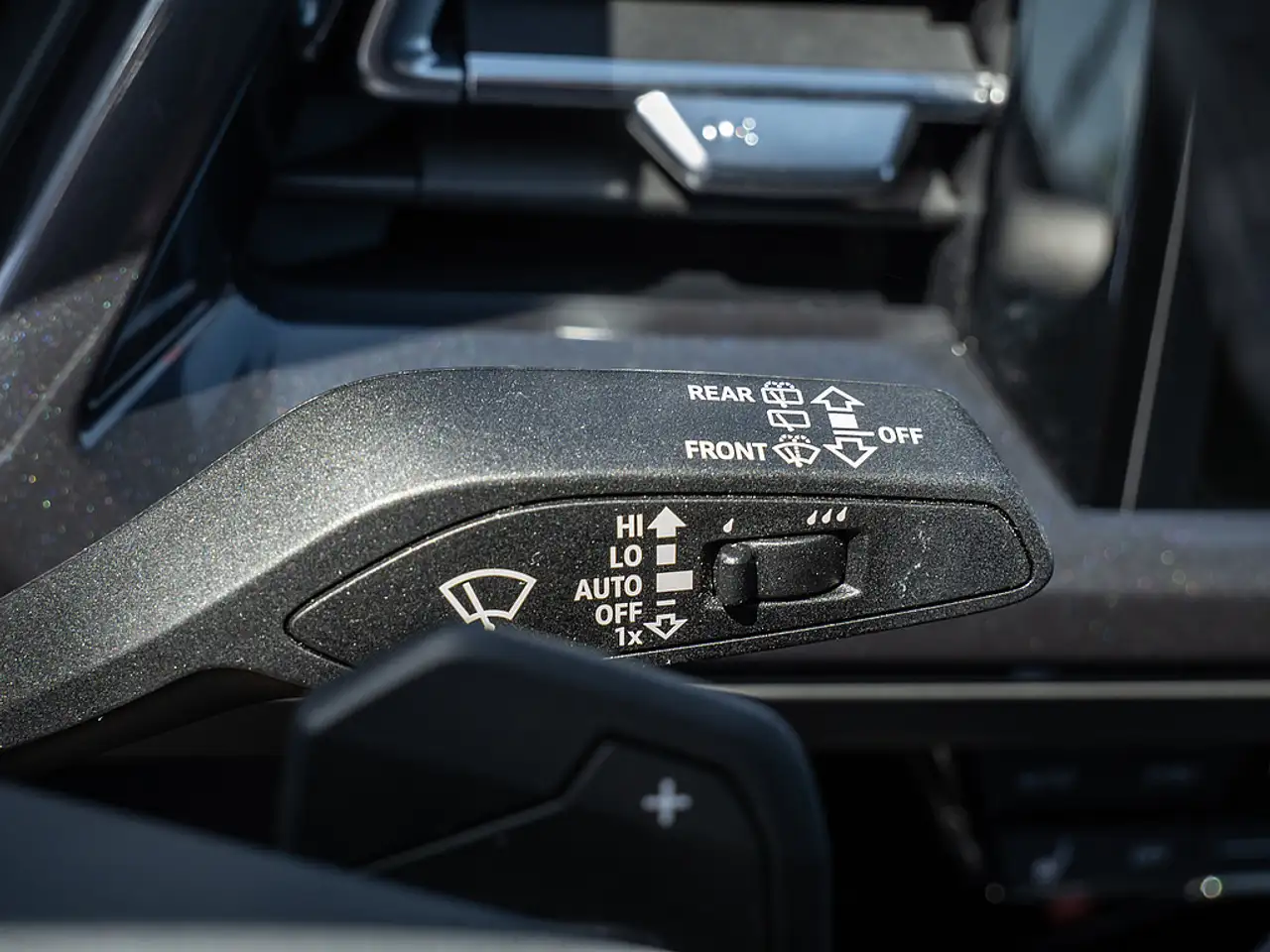 Audi Q4 e-tron 45 NAVI AHK MATRIX-LED 360° SONOS — معرض صور السيارة 11