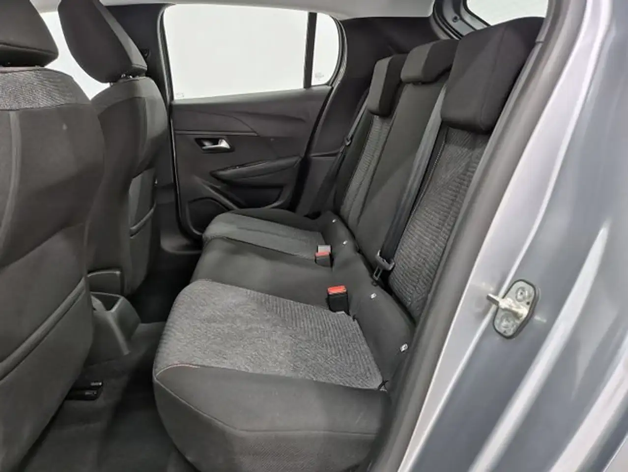 Peugeot 208 Style HYBRID 110 eDCS6 — معرض صور السيارة 9