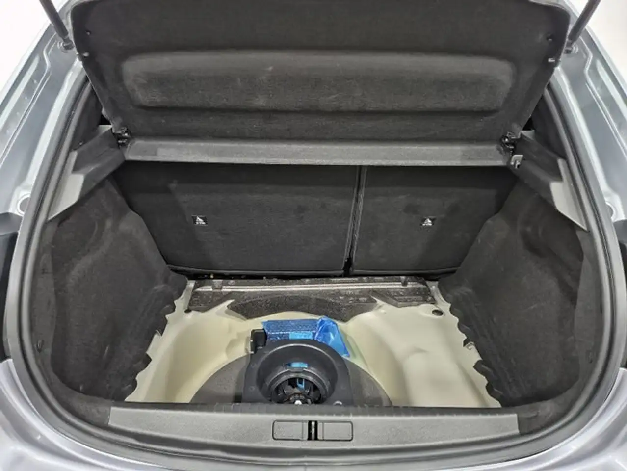 Peugeot 208 Style HYBRID 110 eDCS6 — معرض صور السيارة 29
