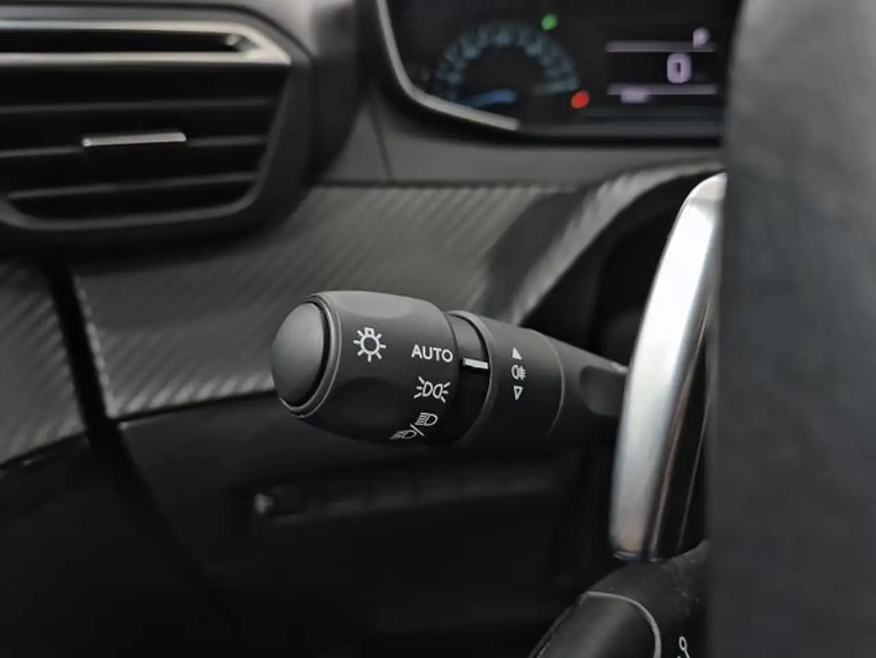 Peugeot 208 Style HYBRID 110 eDCS6 — معرض صور السيارة 15