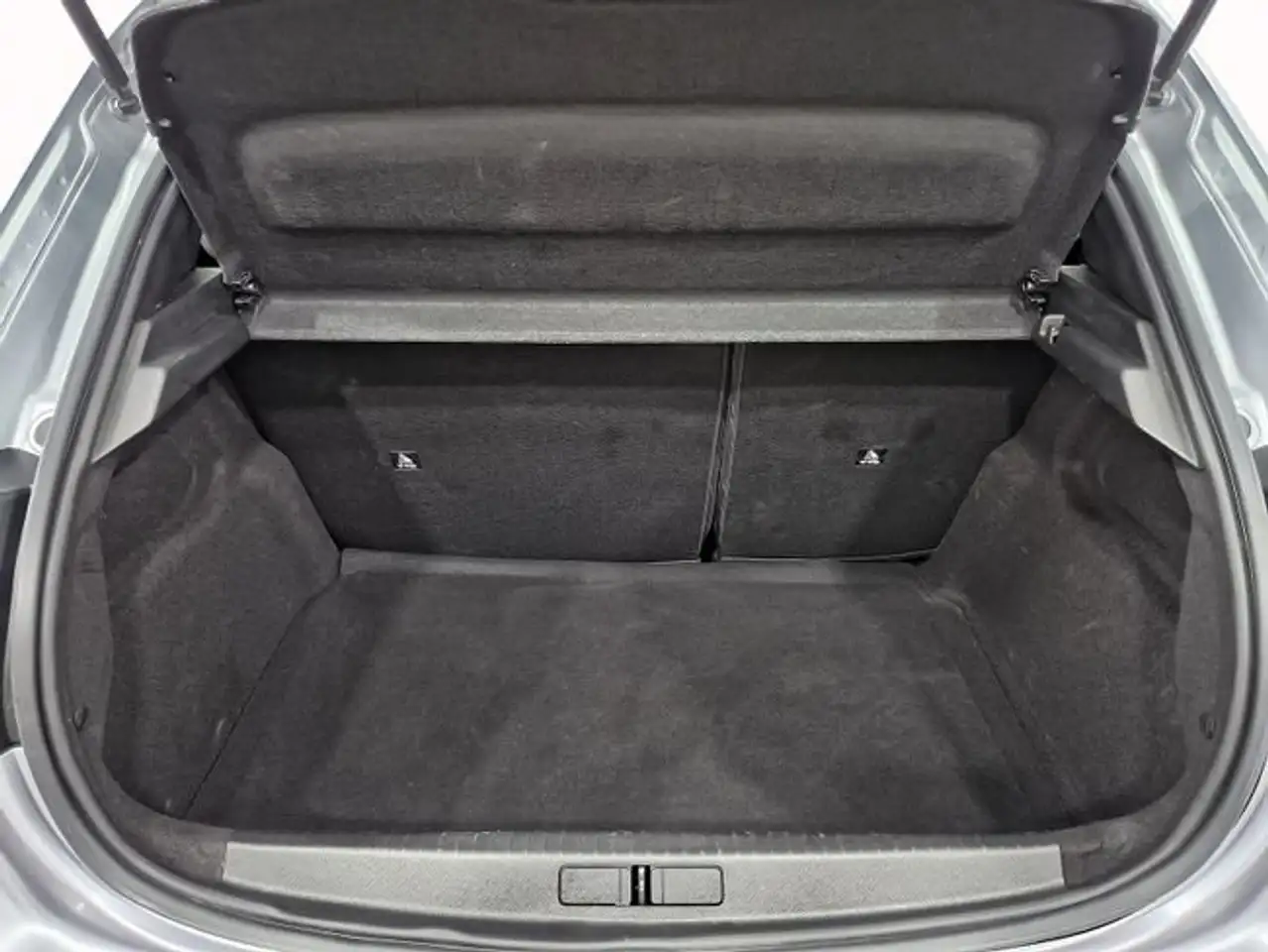 Peugeot 208 Style HYBRID 110 eDCS6 — معرض صور السيارة 10