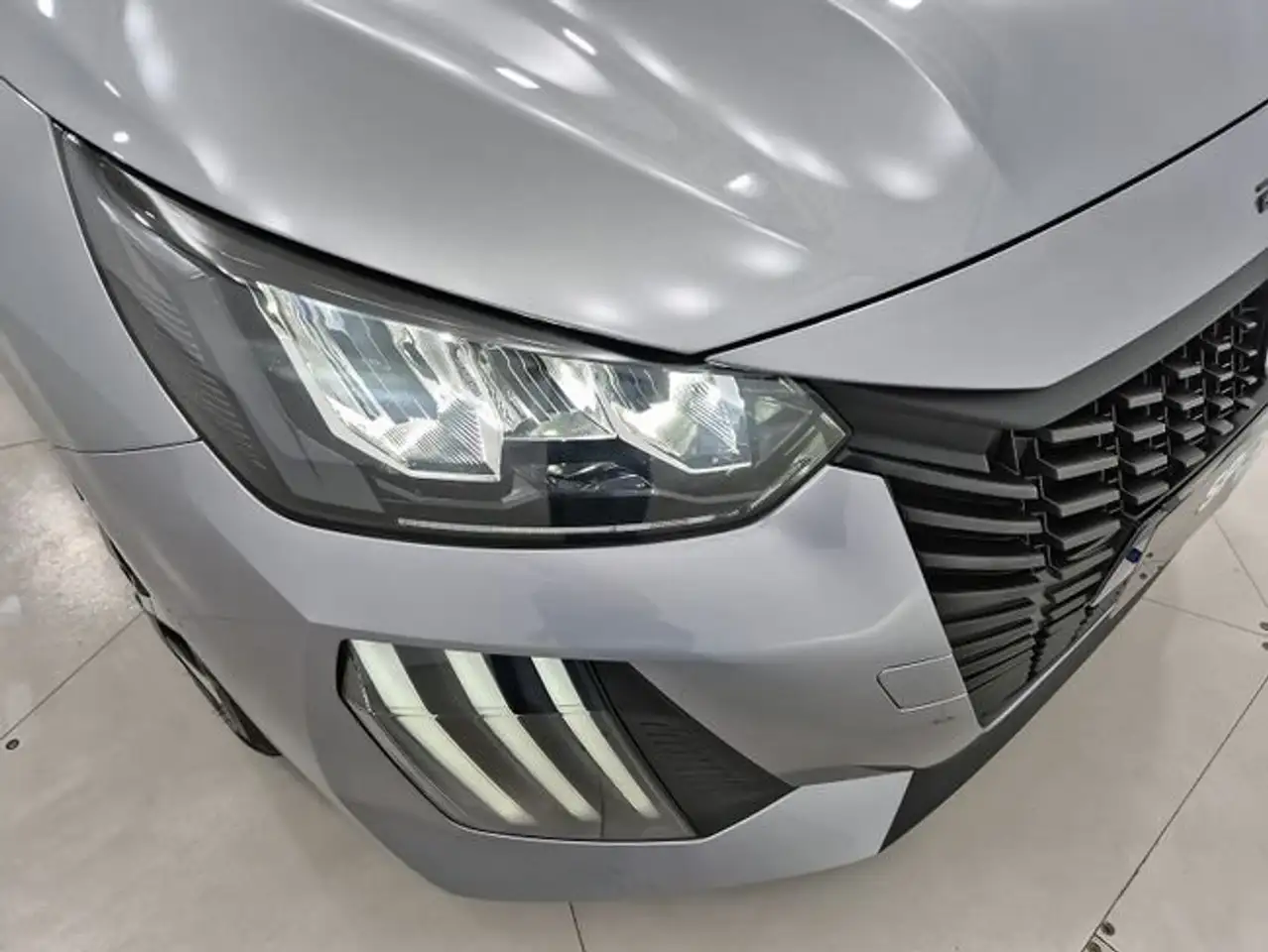 Peugeot 208 Style HYBRID 110 eDCS6 — معرض صور السيارة 30