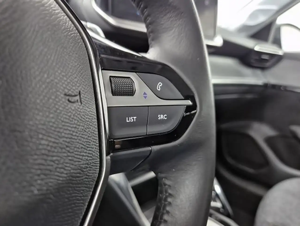 Peugeot 208 Style HYBRID 110 eDCS6 — معرض صور السيارة 19