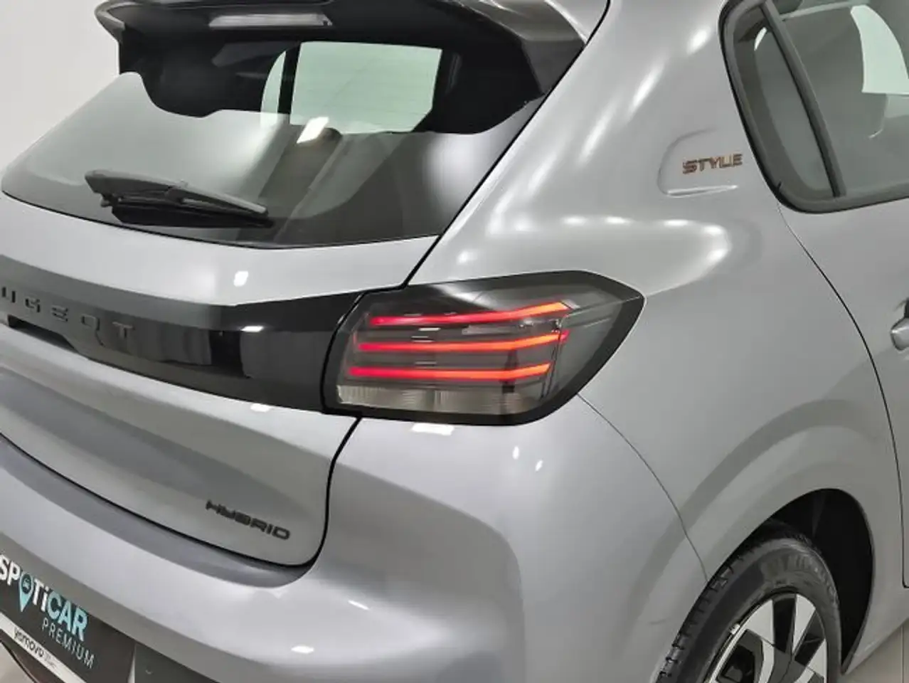 Peugeot 208 Style HYBRID 110 eDCS6 — معرض صور السيارة 31