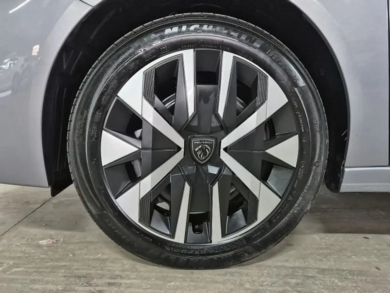 Peugeot 208 Style HYBRID 110 eDCS6 — معرض صور السيارة 11