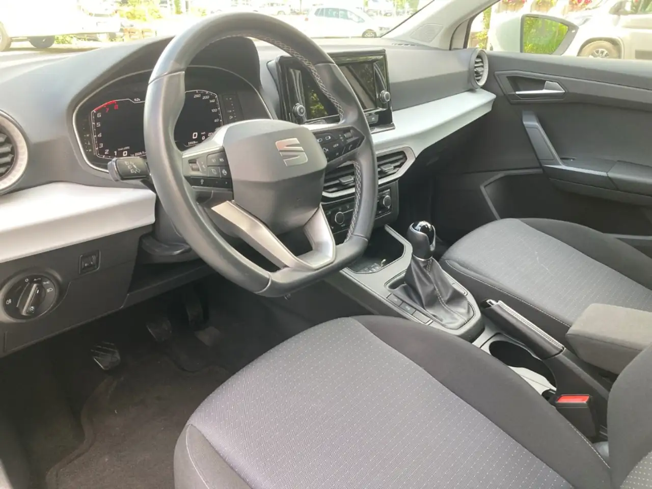 SEAT Ibiza 1.0 TSI STYLE EDITION Style Edition ACC+LED+SHZ+PD — معرض صور السيارة 10