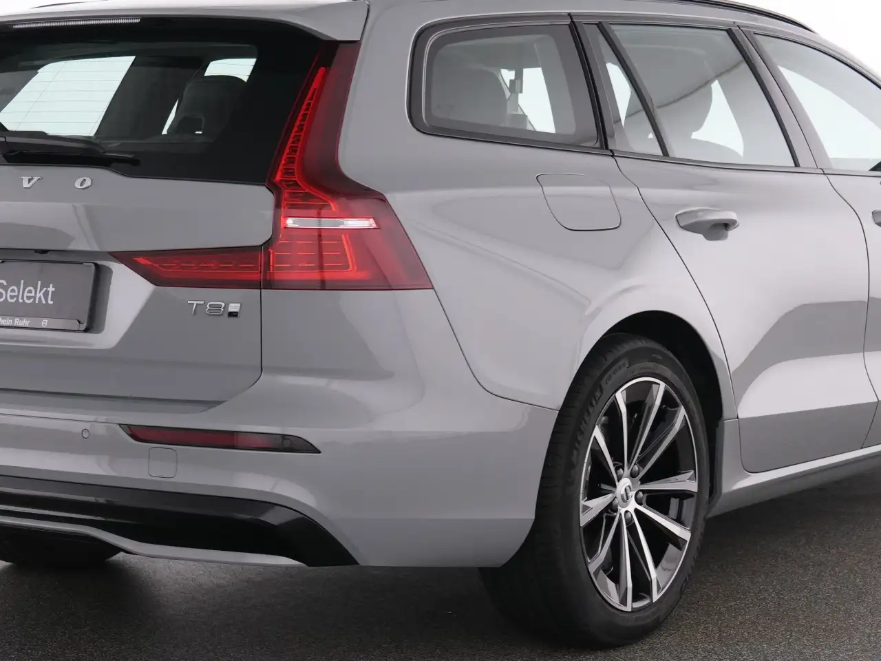 Volvo V60 T8 Recharge Plus Dark+LEDER+MEMRY+KAM+BLIS+ — معرض صور السيارة 10