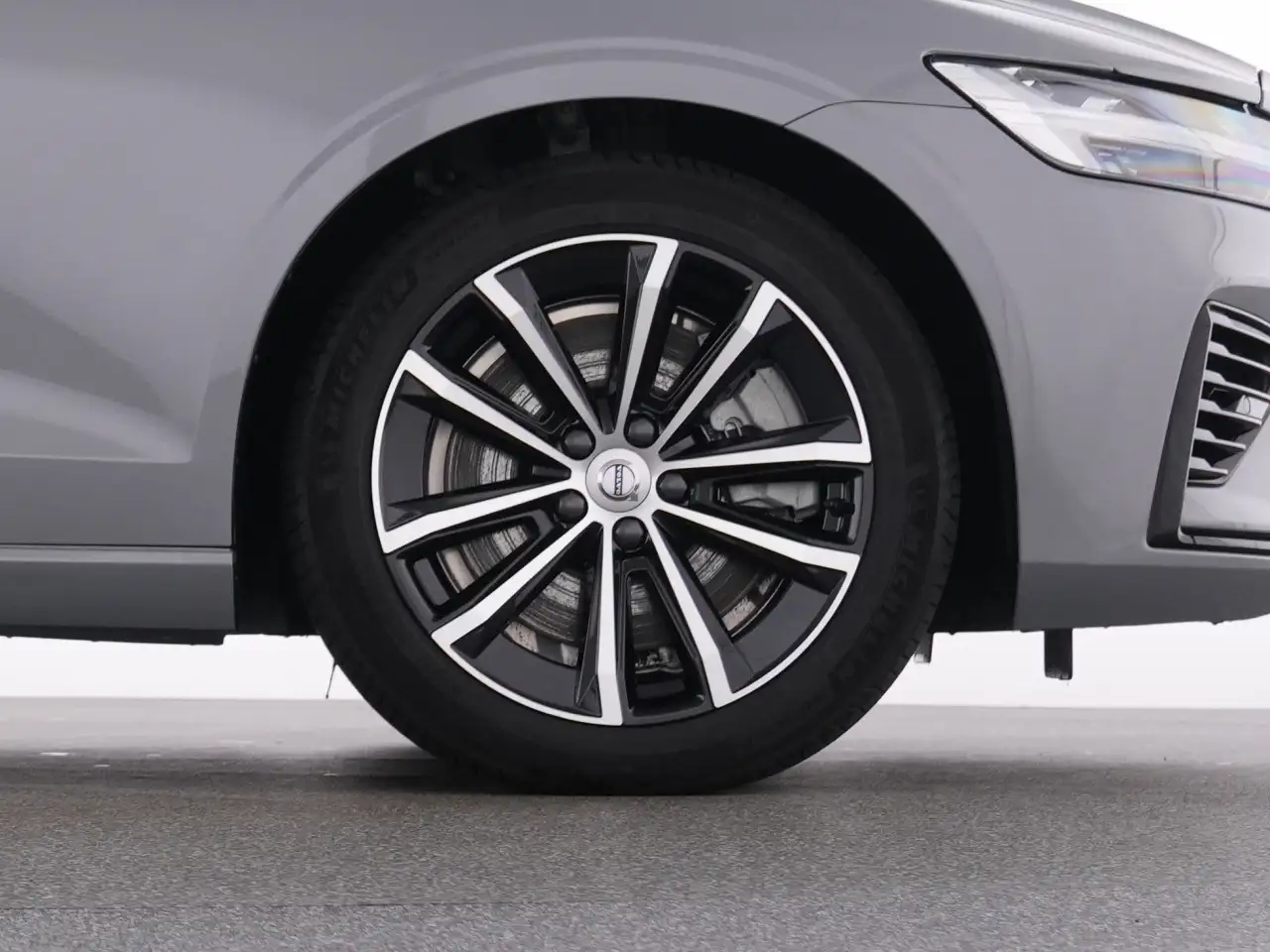 Volvo V60 T8 Recharge Plus Dark+LEDER+MEMRY+KAM+BLIS+ — معرض صور السيارة 22