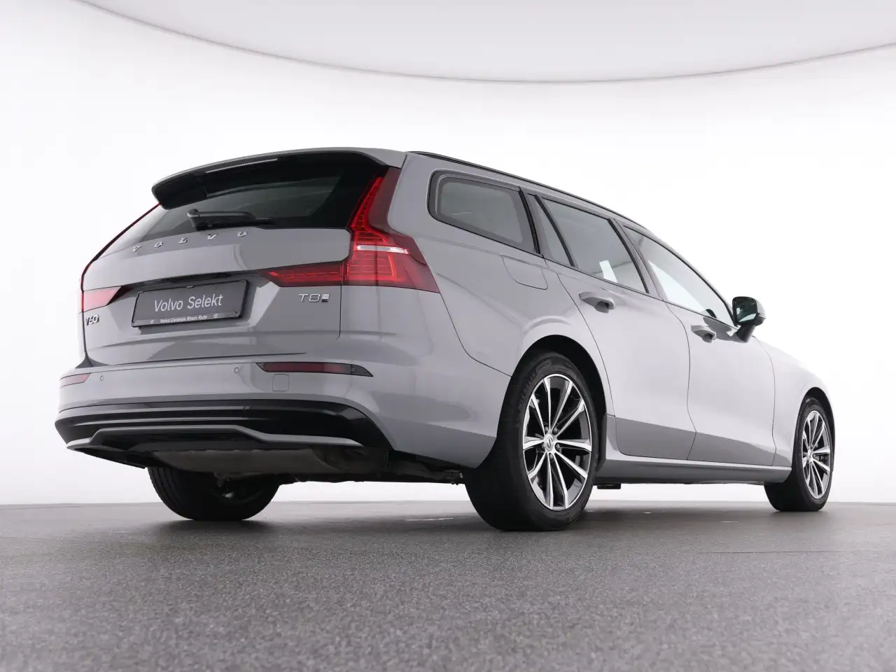 Volvo V60 T8 Recharge Plus Dark+LEDER+MEMRY+KAM+BLIS+ — معرض صور السيارة 8
